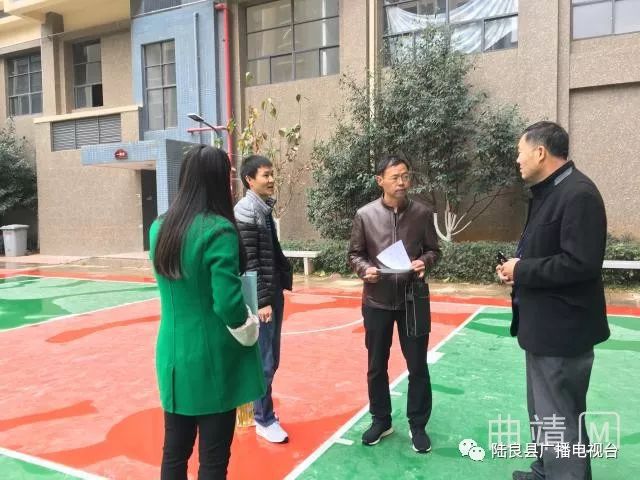 爱游戏体育APP官网入口同乐街道首块硅PU篮球场在龙园小区建成正式投入使用(图3)